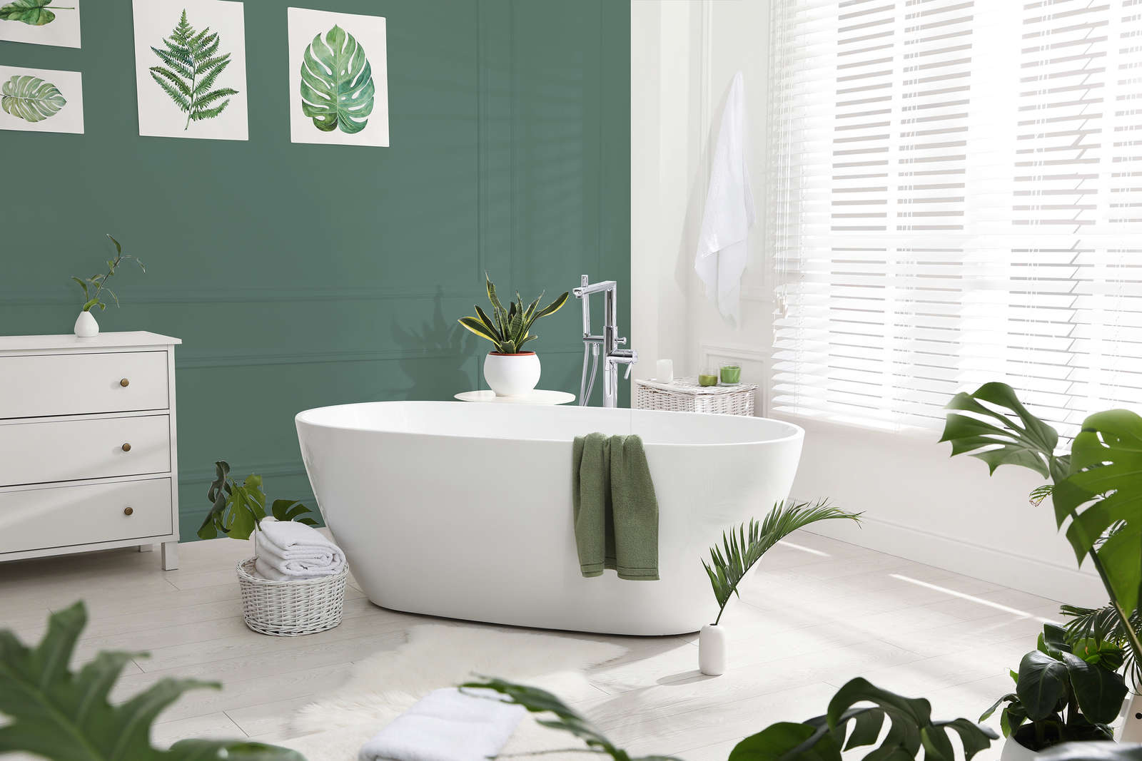             Premium Wall Paint Calm Eucalyptus »Expressive Emerald« NW410 – 5 litre
        