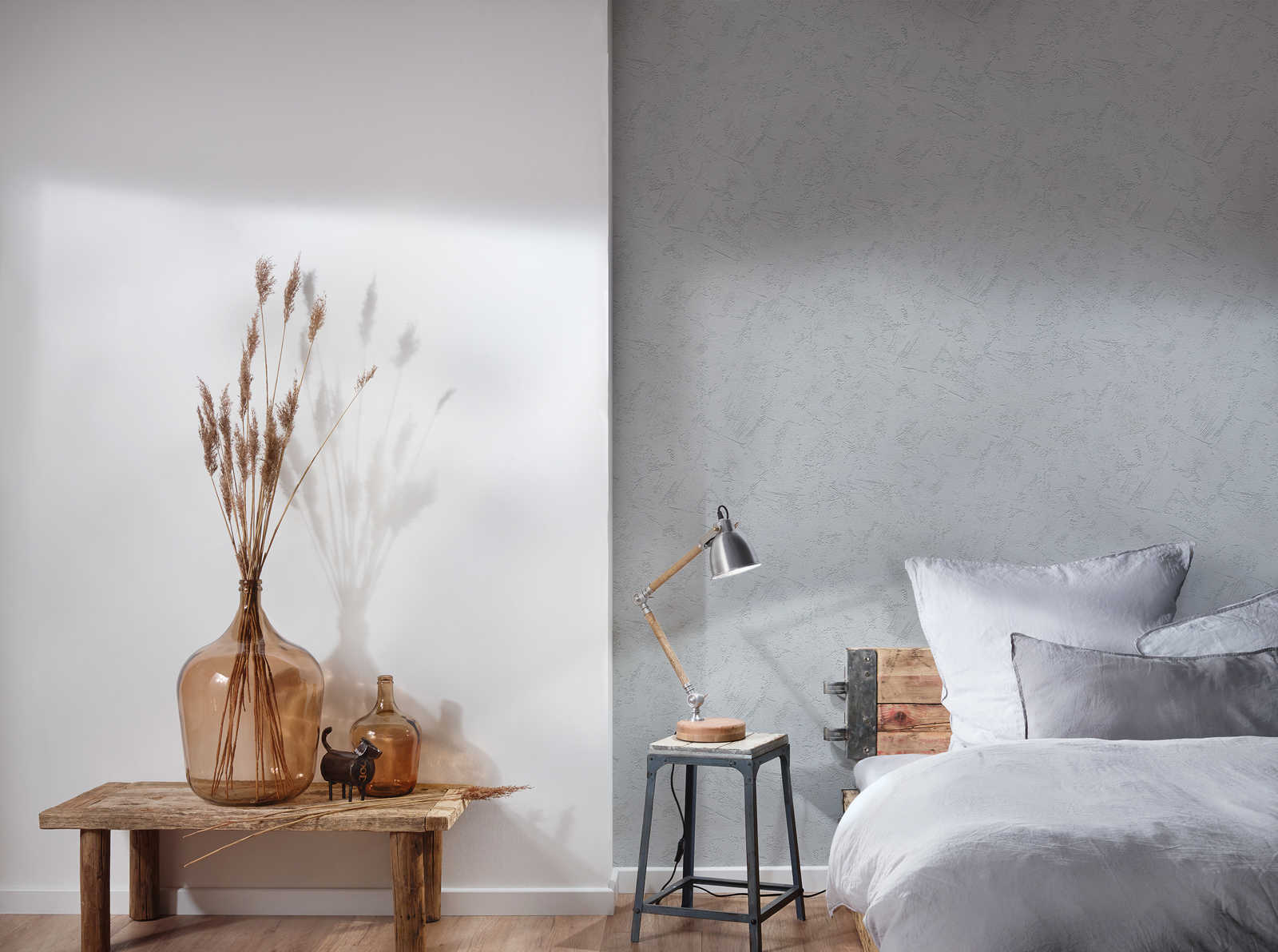             Wallpaper plaster look with foam structure pattern - grey
        