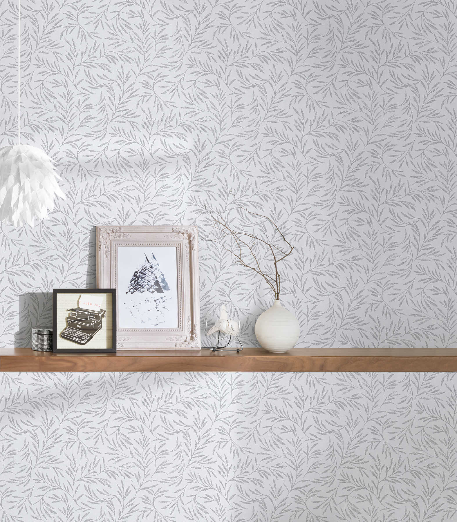             Non-woven wallpaper metallic pattern with leaf tendrils - grey, silver
        