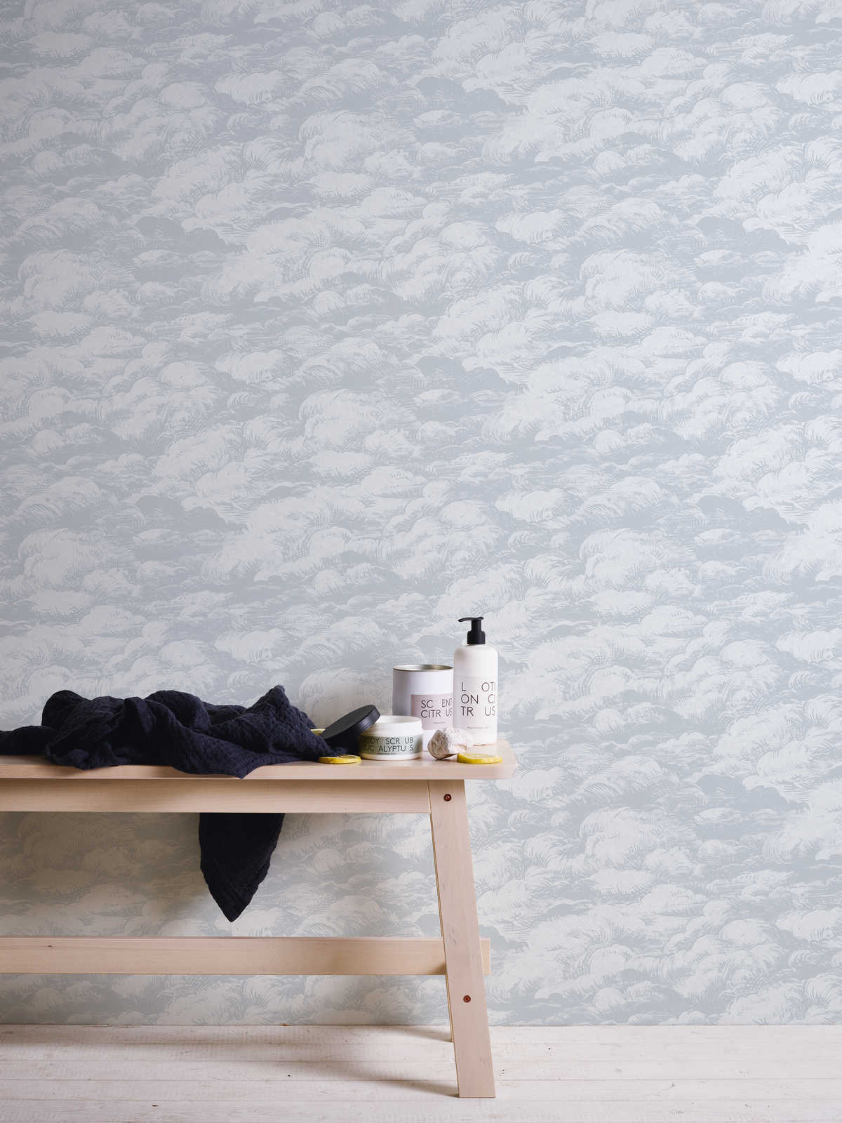             Papier peint intissé gris clair motif nuages style vintage - gris, blanc
        