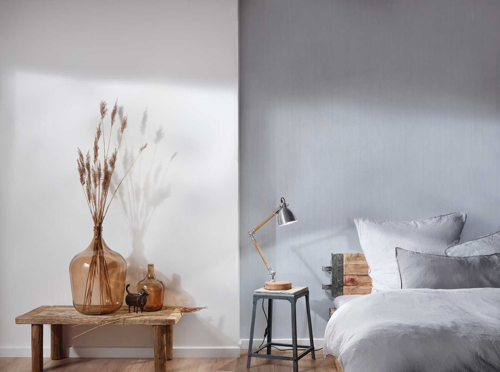             Hatch plain wallpaper with subtle texture - grey
        