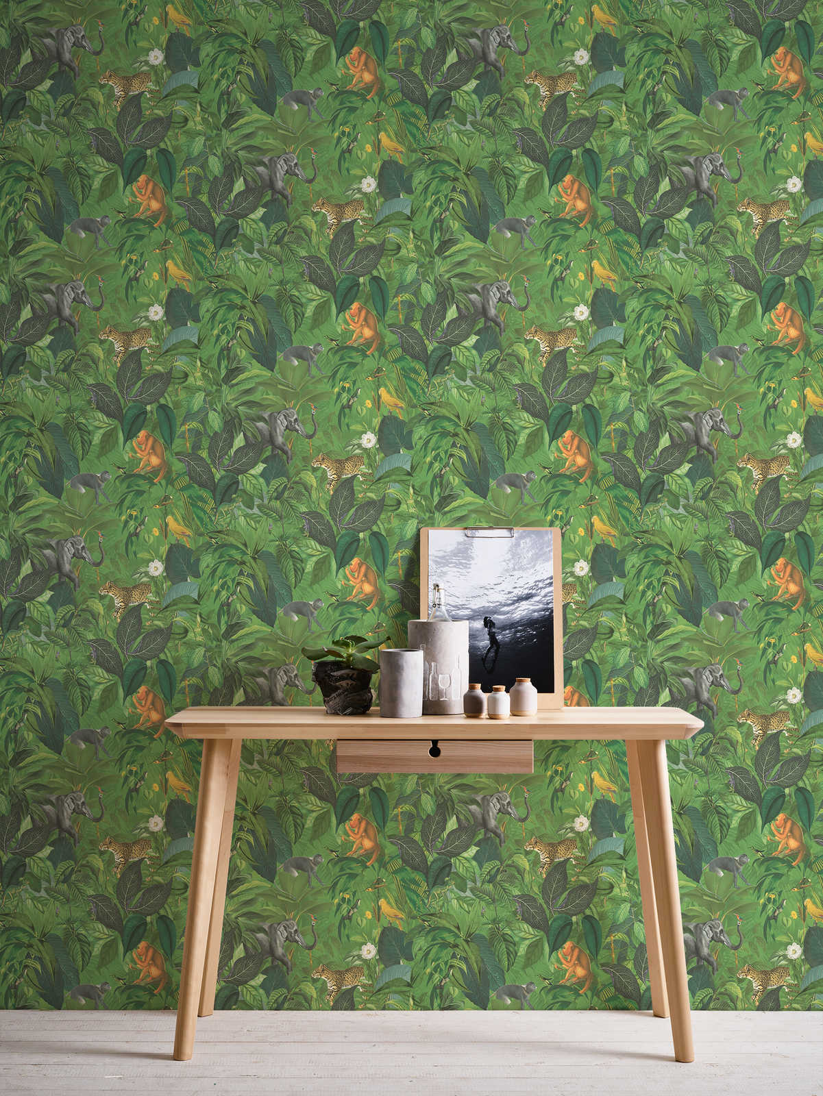             Jungle wallpaper with animals, children motif - green
        