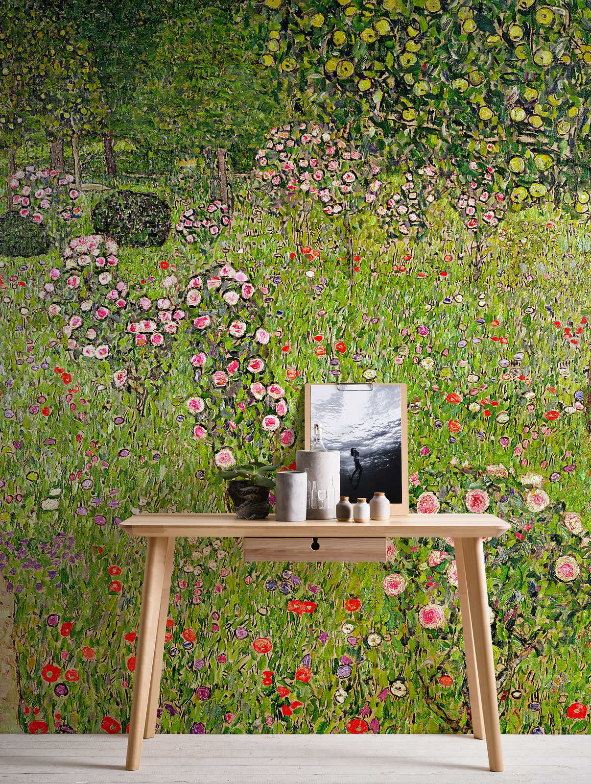             Muurschildering "Boomgaard met rozen" van Gustav Klimt
        