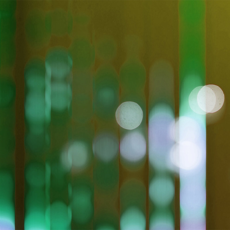 Big City Lights 2 - Digital behang met lichtreflecties in groen - Geel, Groen | Parelmoer glad non-woven

