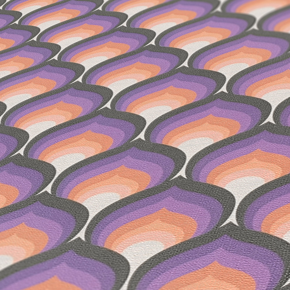             papier peint en papier style rétro avec motif abstrait d'écailles - orange, noir, violet
        