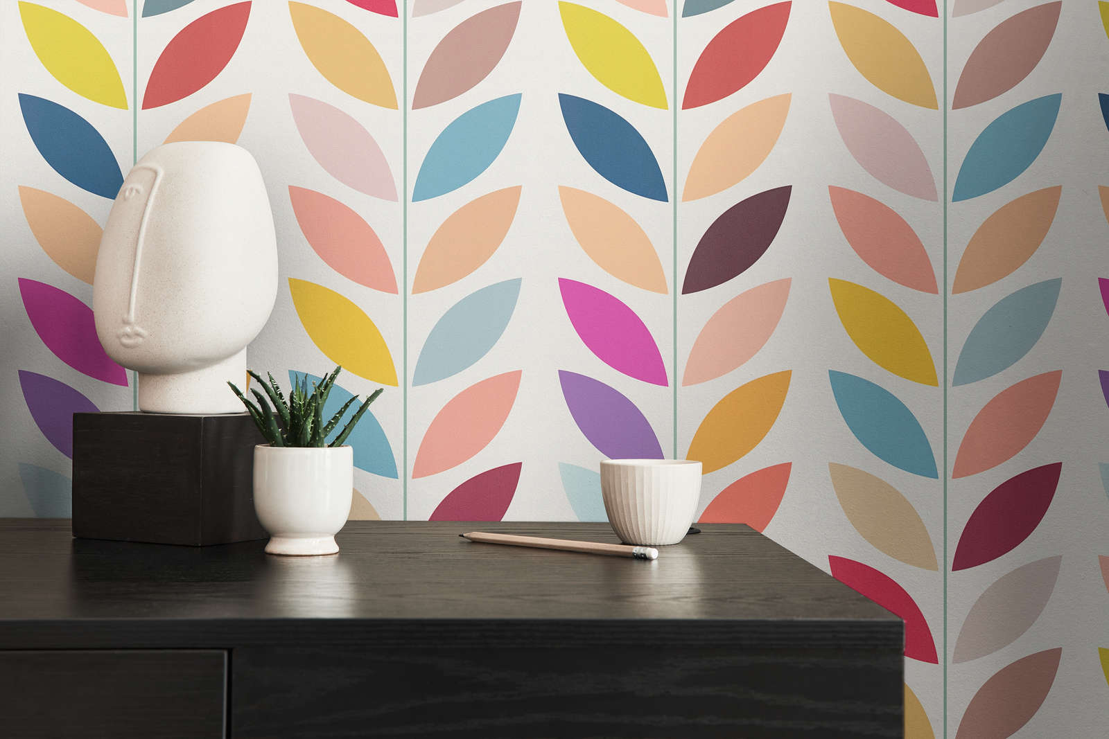             Retro non-woven wallpaper with striking colourful leaf pattern - cream, multicoloured
        