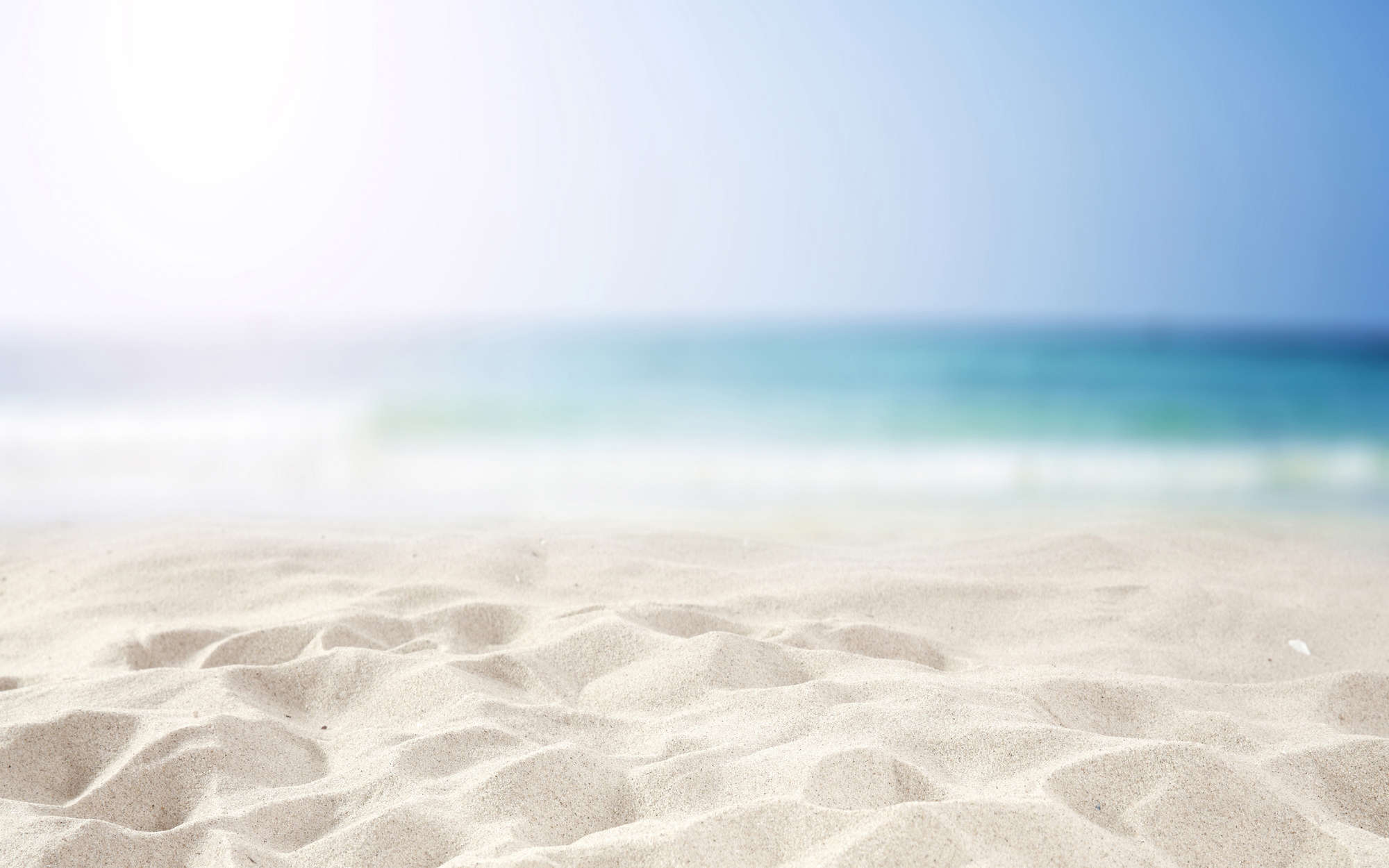             Strand met Zand in Wit Onderlaag behang - Premium Glad Vlies
        