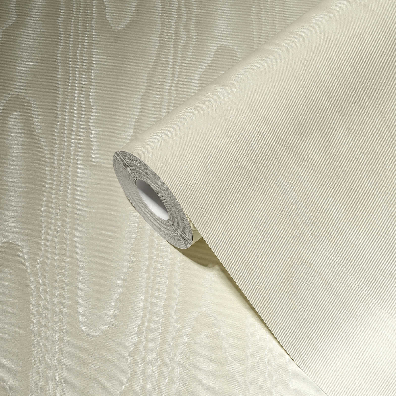             Textiel-look behangpapier crème met zijde moiré effect
        