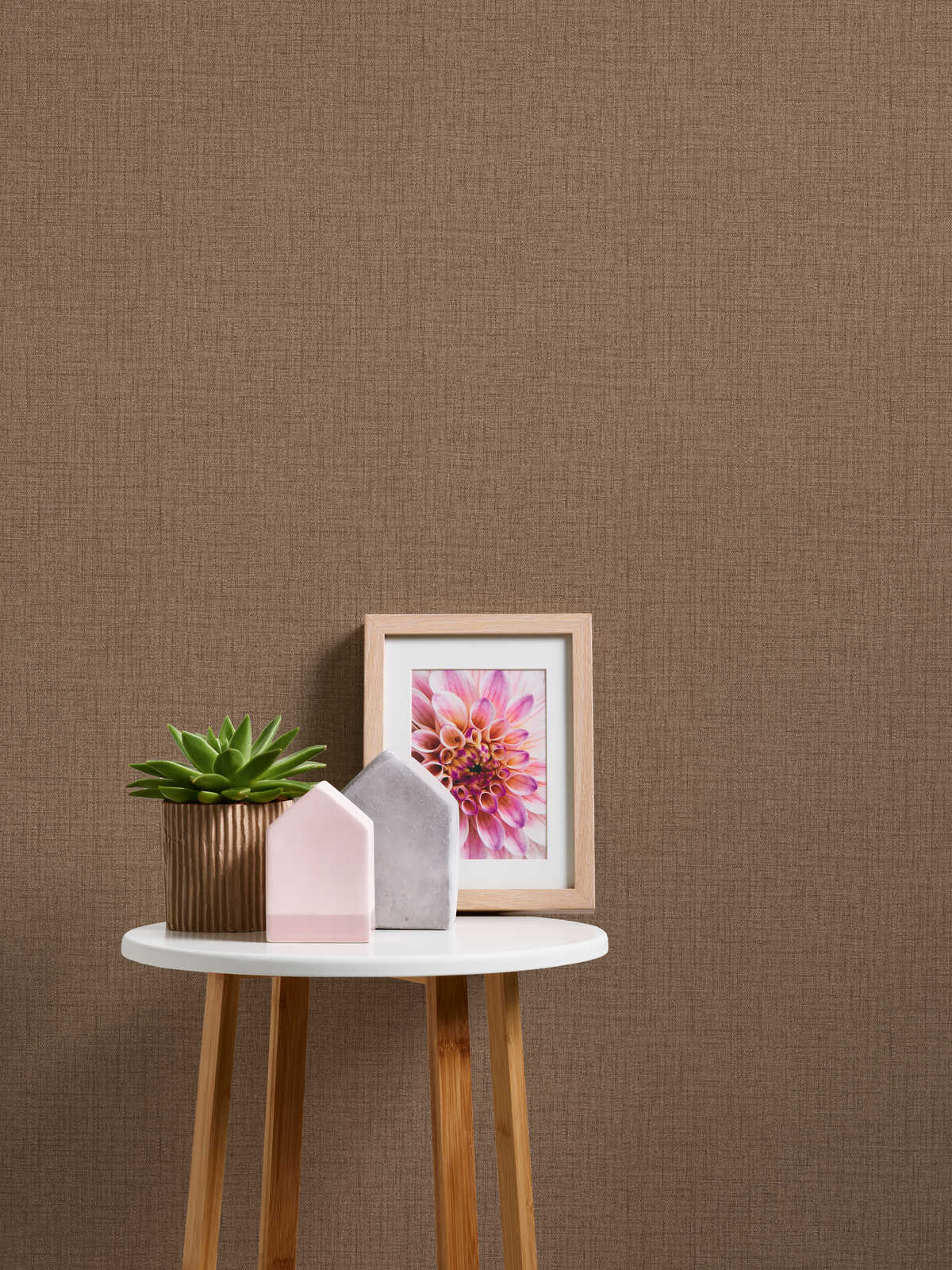             Non-woven wallpaper brown with textile optics & structure design
        