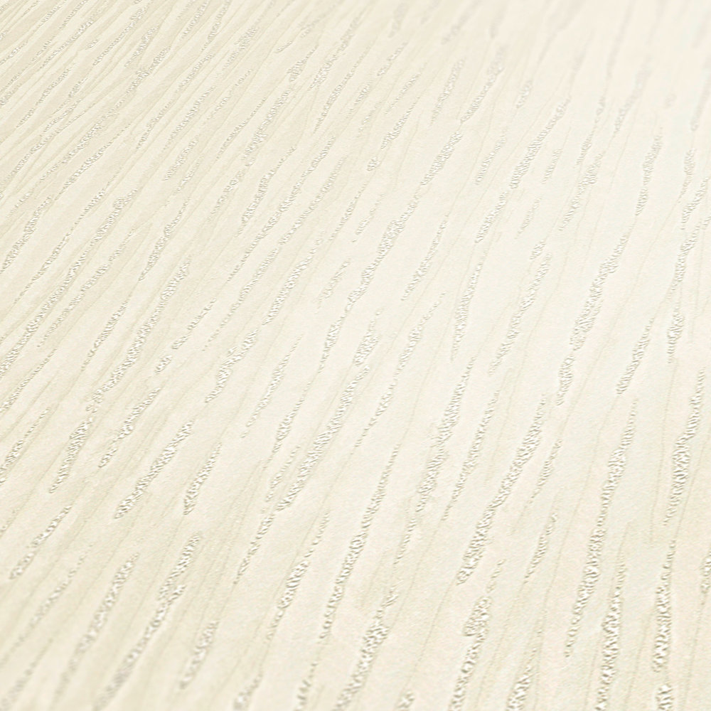             Papier peint uni crème avec éclat métallique & design hachuré
        