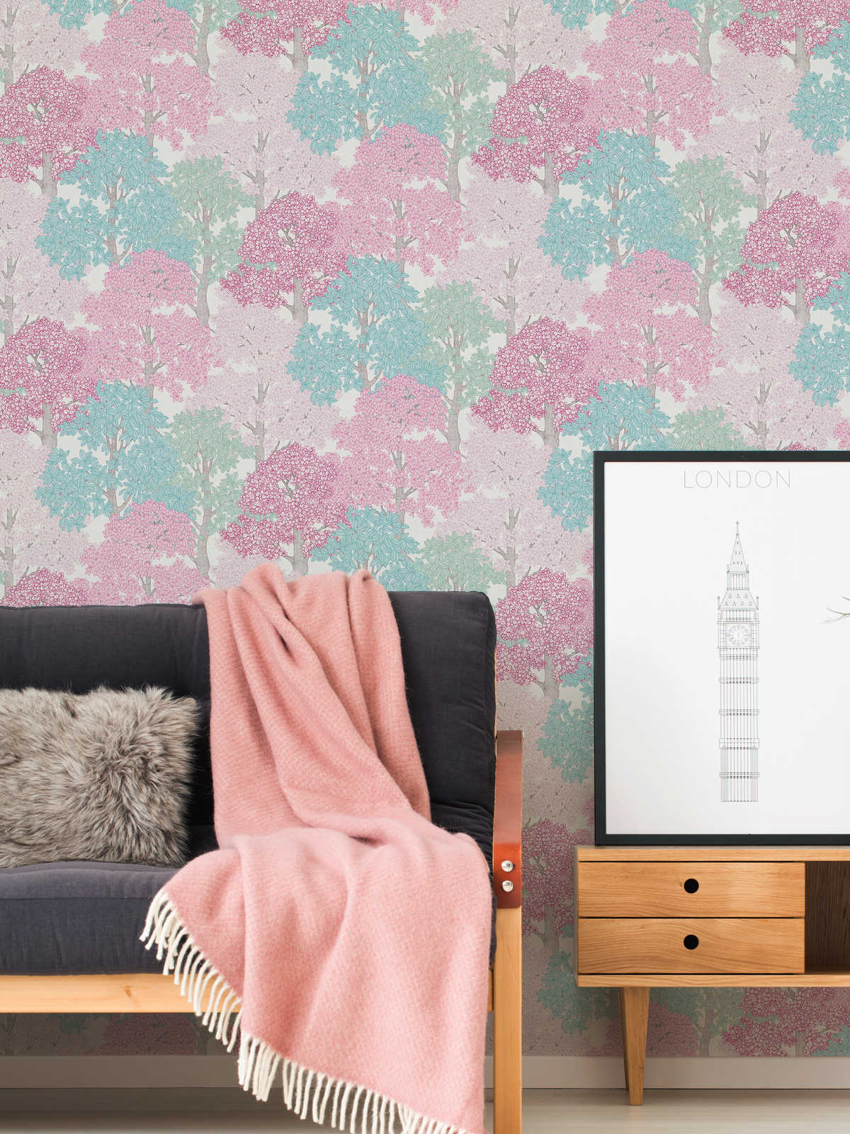             Behang bosontwerp in tekenstijl met boomtoppen - roze, blauw, wit
        