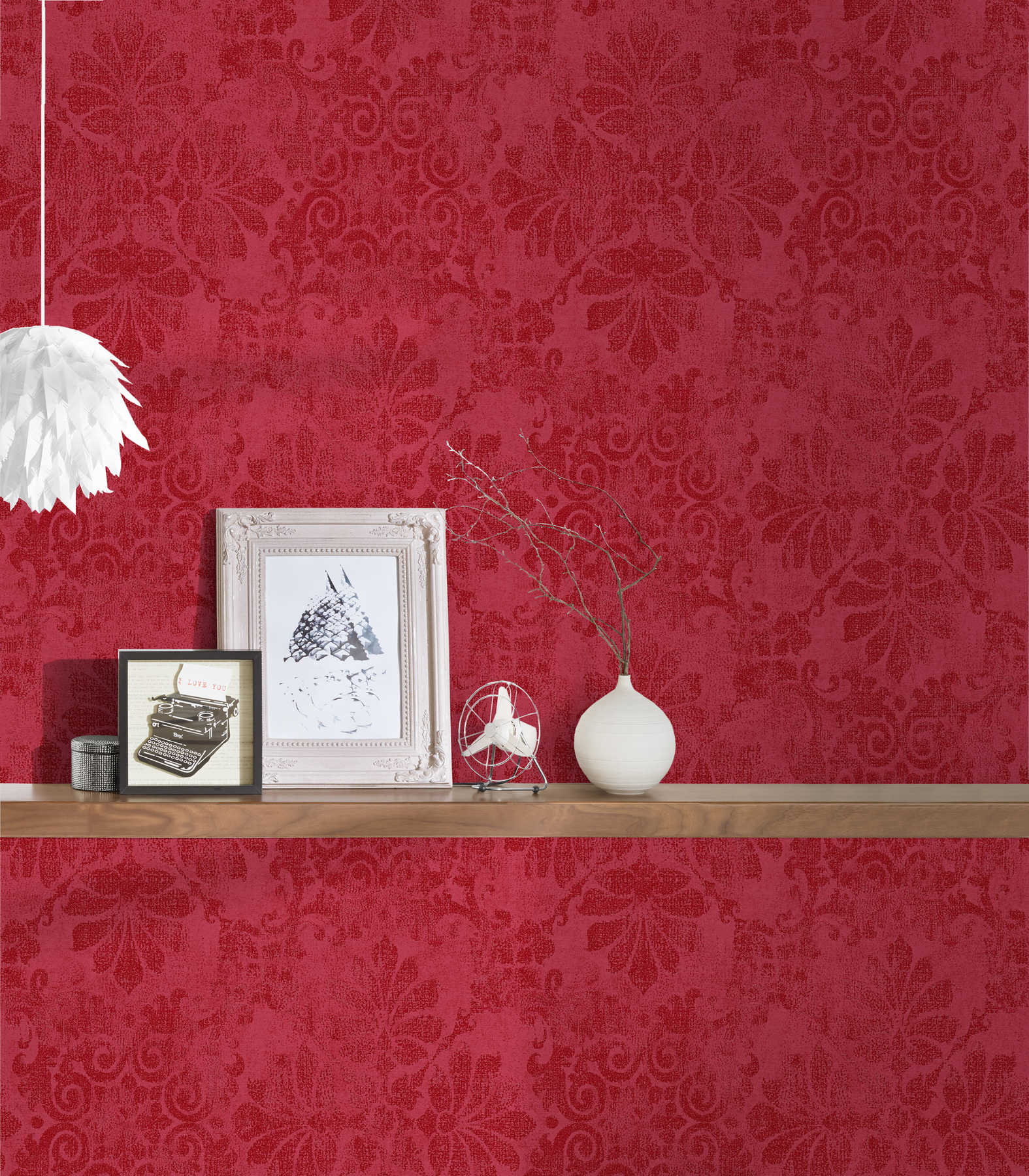             Papier peint à motifs avec ornements floraux dans le style vintage - rouge, métallique
        