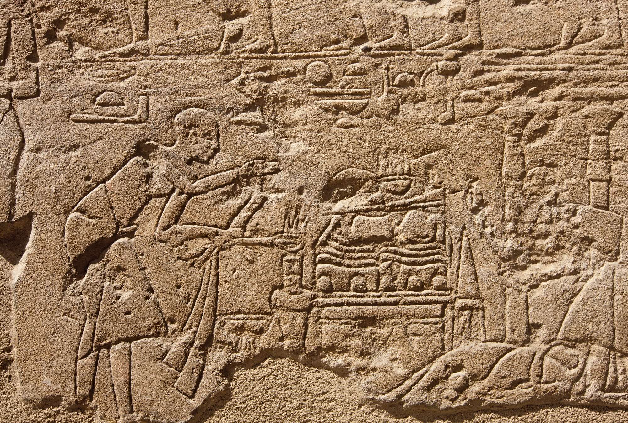             Papier peint panoramique avec une ancienne peinture égyptienne sur pierre
        