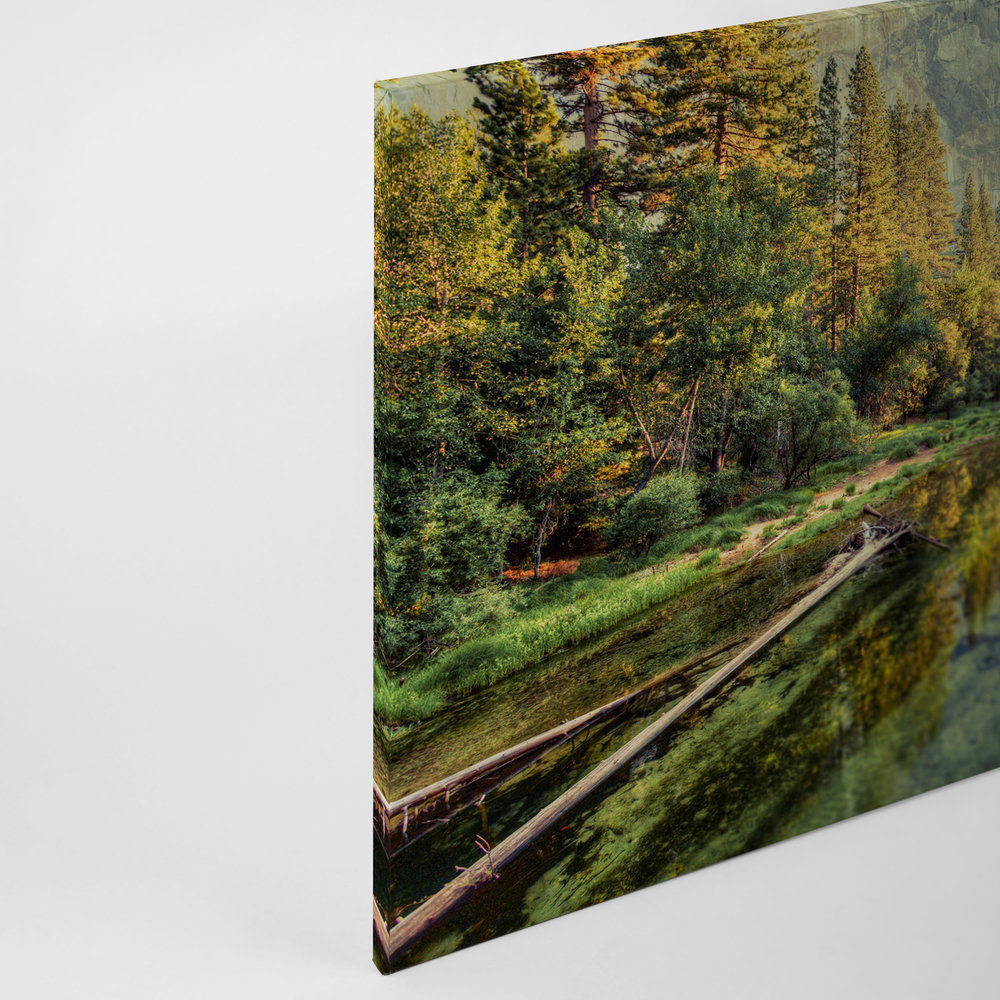             Canvas met rivier aan de voet van een berg - 0.90 m x 0.60 m
        
