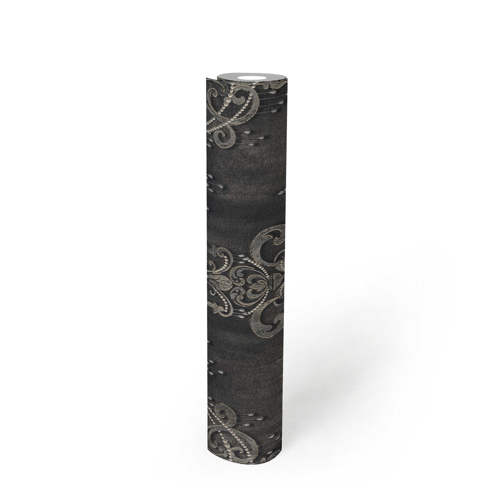            Papel pintado negro con motivos perlados, adornos y efecto metálico
        