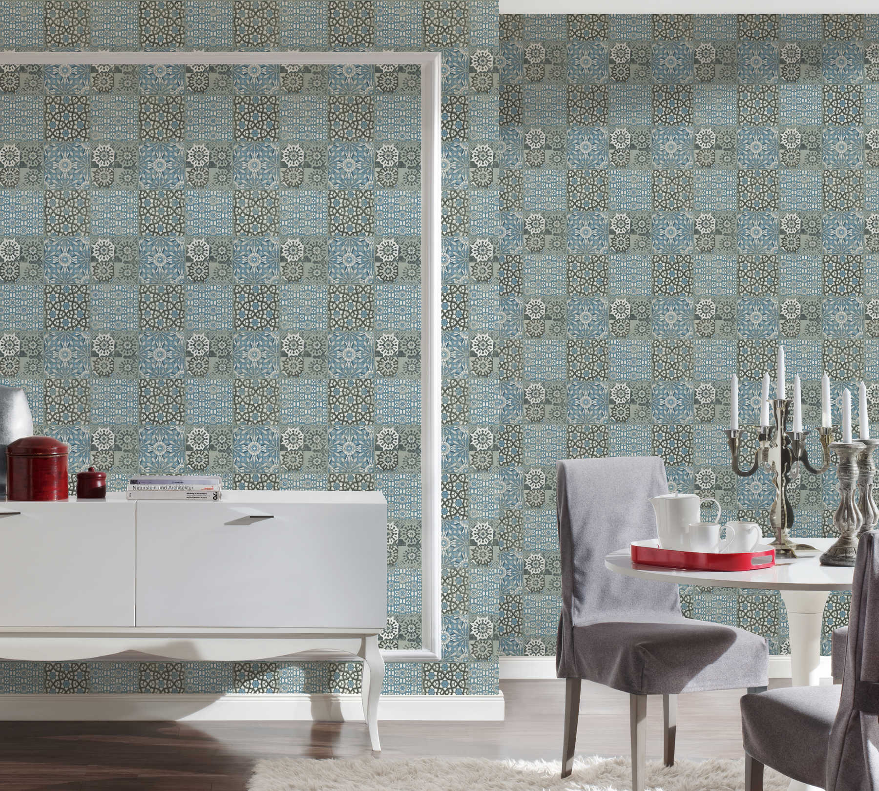            Tile wallpaper with retro pattern & used look - blue, grey
        