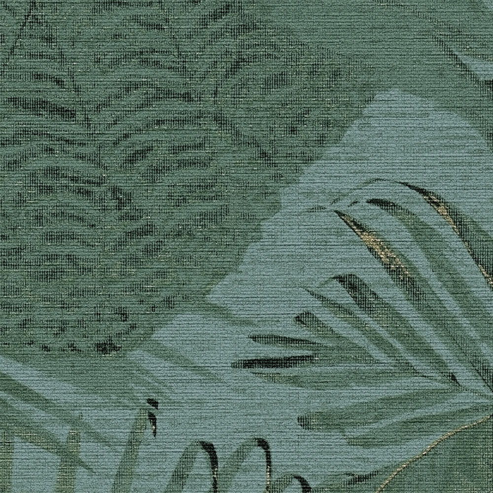             Papel pintado no tejido con motivos de hojas y selva ligeramente brillante - petróleo, verde, dorado
        