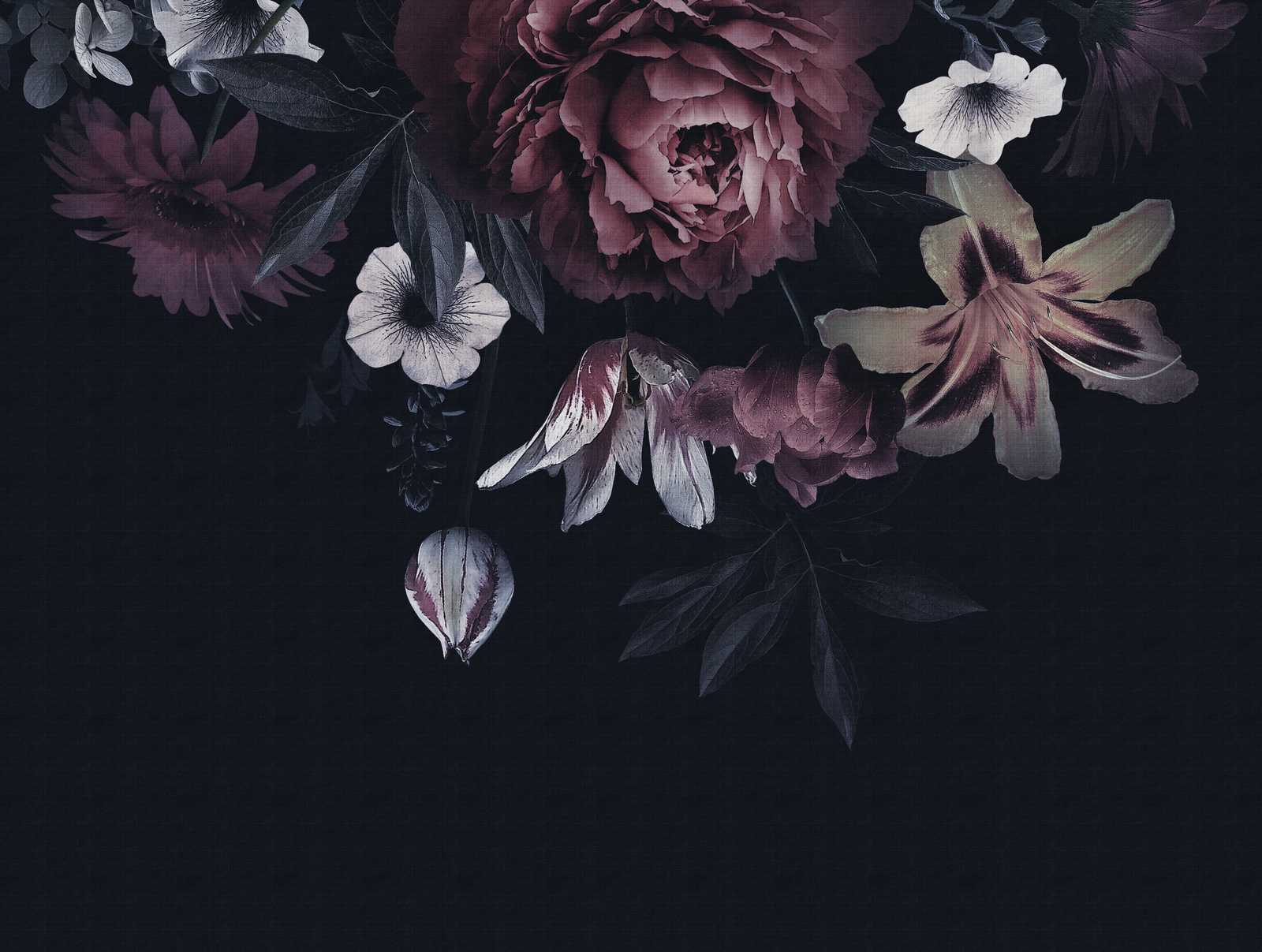             behang nieuwigheid | donker motief behang bloemen in schilderstijl
        