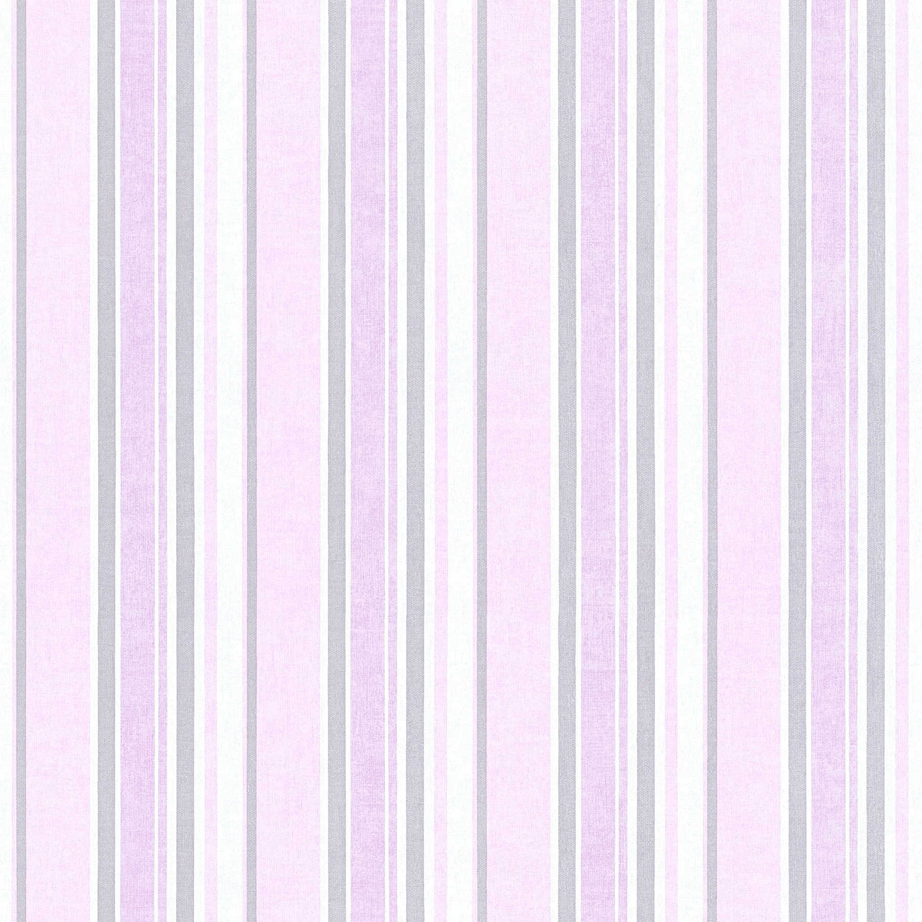 Carta da parati per cameretta a strisce viola con effetto metallizzato
