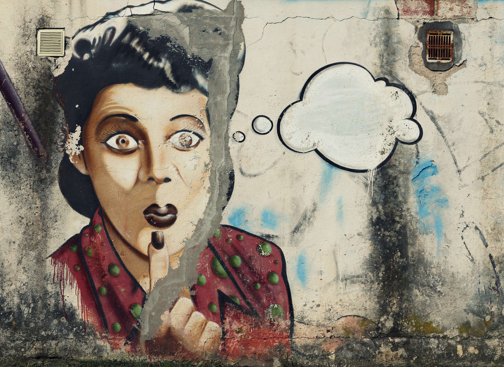             Mural Mujer con burbuja de pensamiento como grafiti en la pared de piedra - Gris, Rojo, Blanco
        