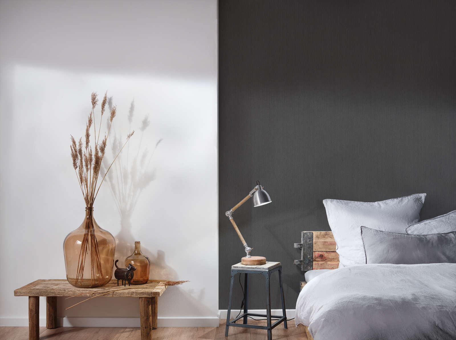             Wallpaper graphite grey with texture effect & satin finish
        