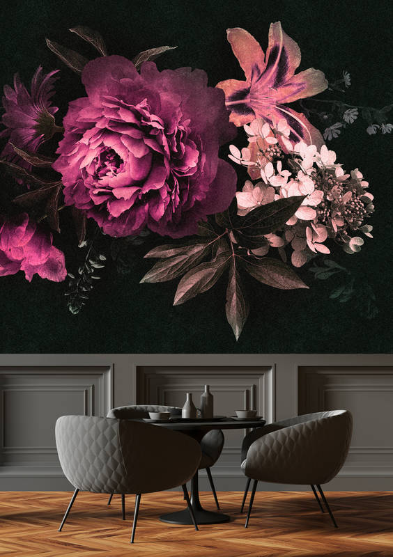             Drama queen 3 - romantic flower bouquet wallpaper - cardboard structure - pink, black | pearlescent smooth fleece
        