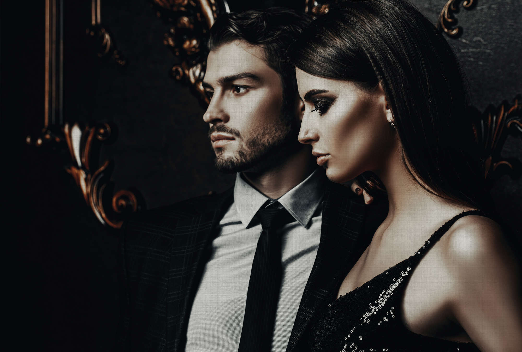             Black tie 1 - Couple romantique comme Papier peint panoramique sur texture de lin naturel - cuivre, noir | Nacré intissé lisse
        