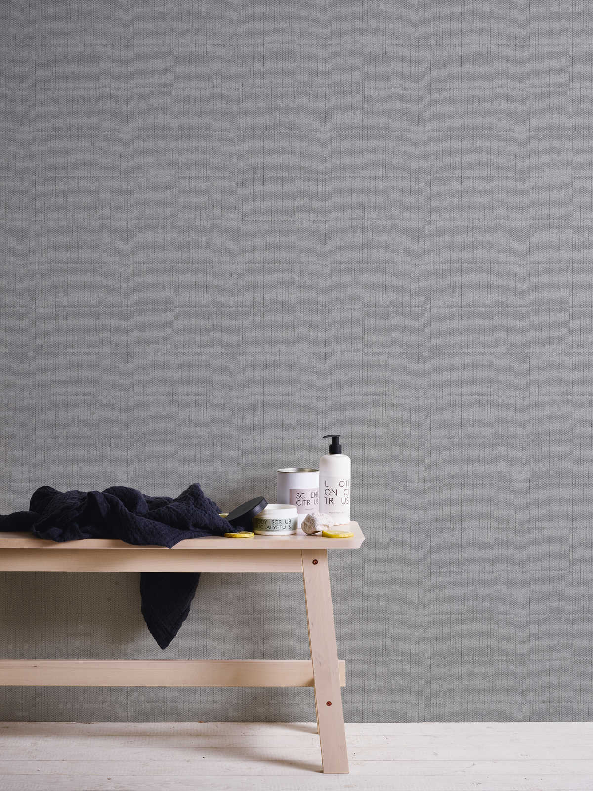             Non-woven wallpaper textile look with linen structure - grey
        