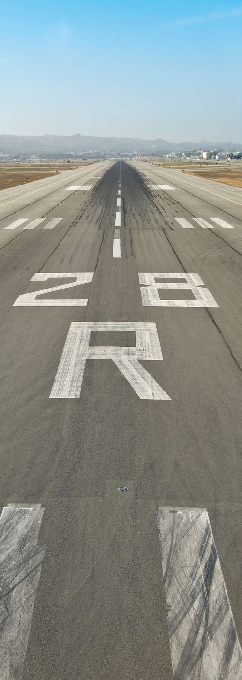             Carta da parati moderna con foto della pista di atterraggio dell'aeroporto su pile liscio di prima qualità
        