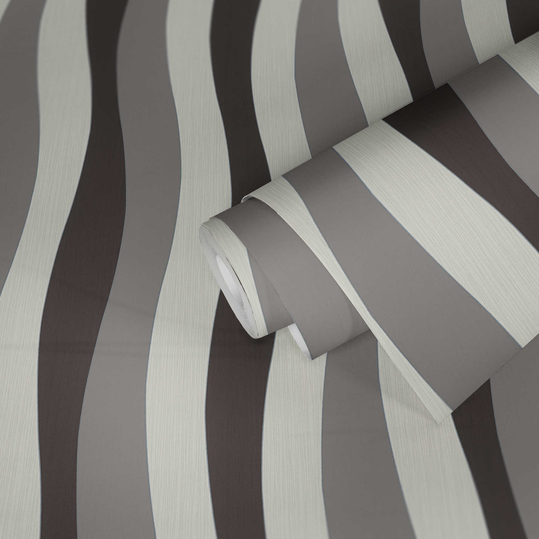             Wallpaper lines design with metallic effect - cream, grey
        