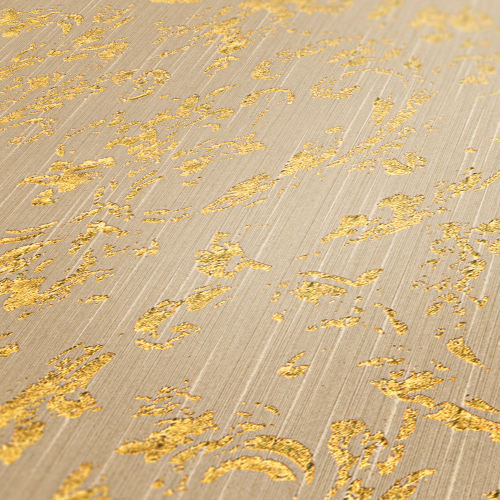             Papier peint ornemental aspect usé avec effet métallique - beige, or
        
