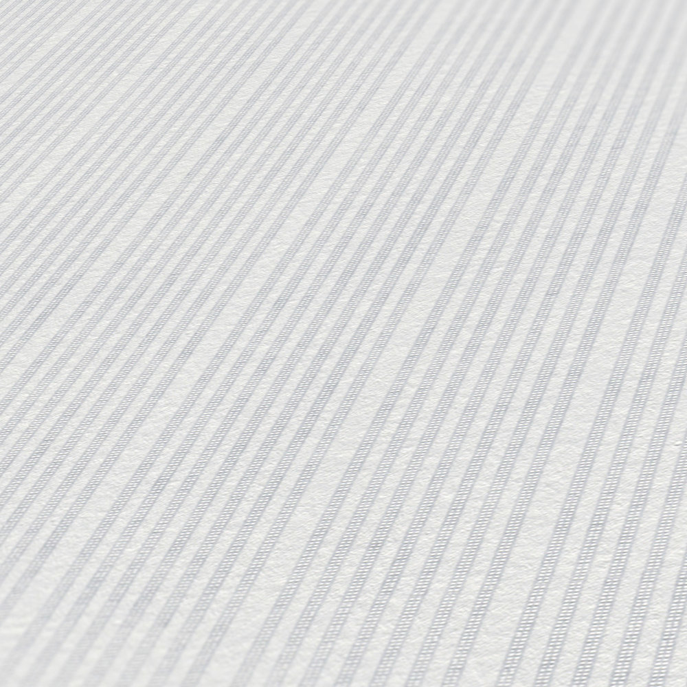             Paintable wallpaper with 3D stripe pattern - white
        