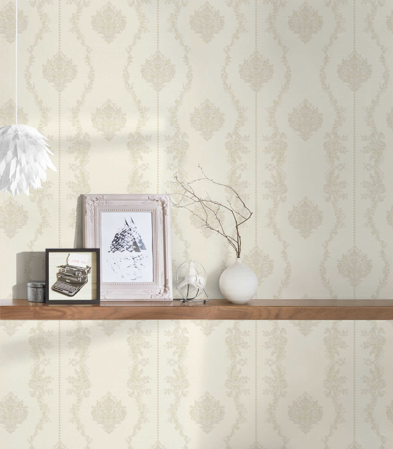             Luxury wallpaper ornaments & metallic effect - gold, white
        
