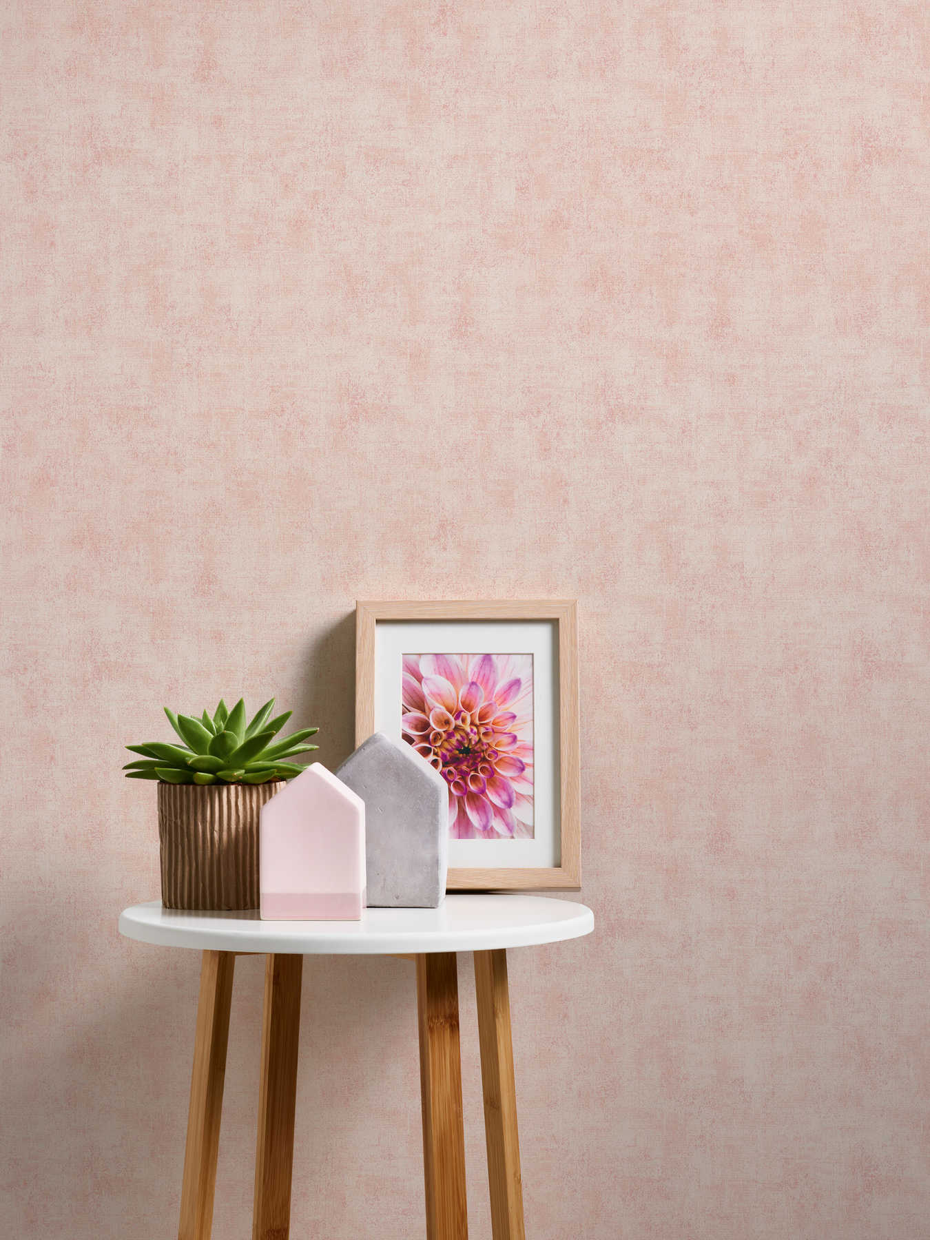             Papier peint uni avec effet structuré subtil - rose
        