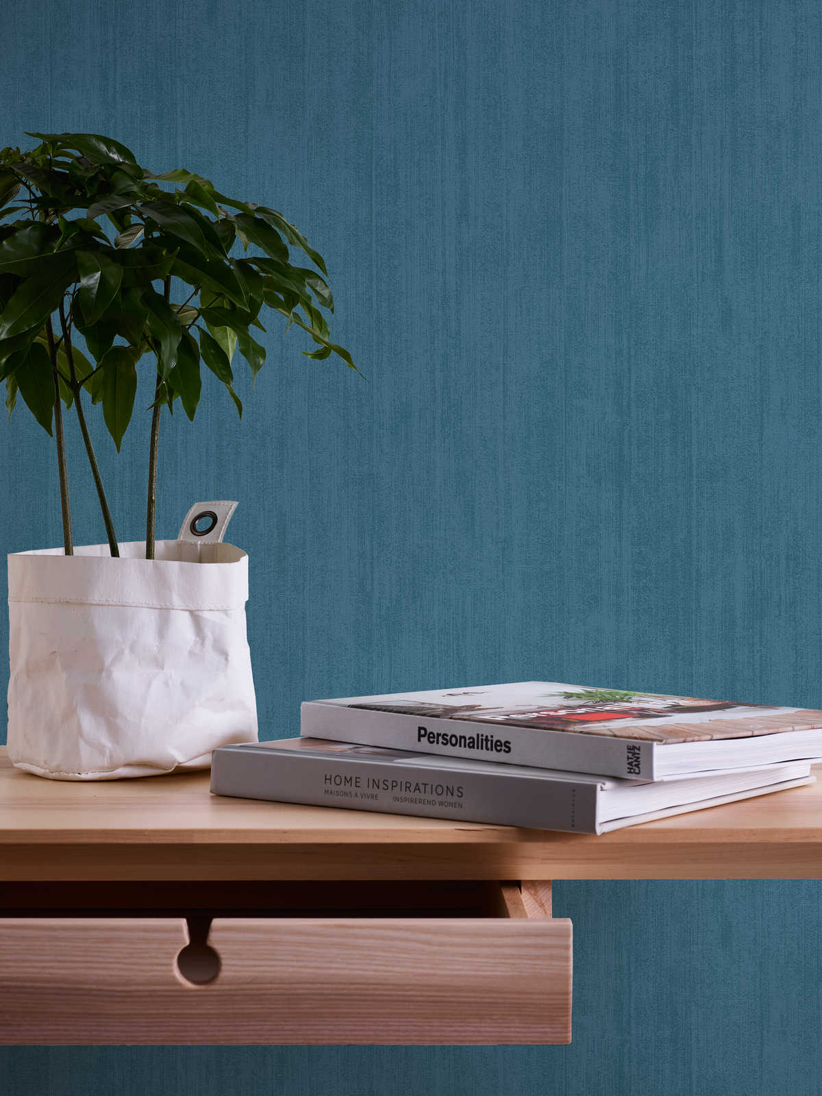             Plain non-woven wallpaper with tone-on-tone hatching - blue
        