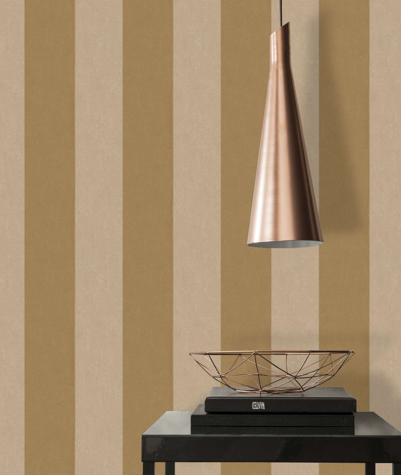             Non-woven wallpaper golden block stripes with textured pattern - metallic
        
