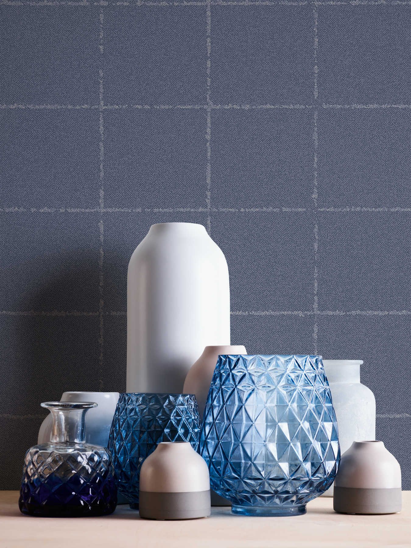             Checked wallpaper in textile look - blue
        