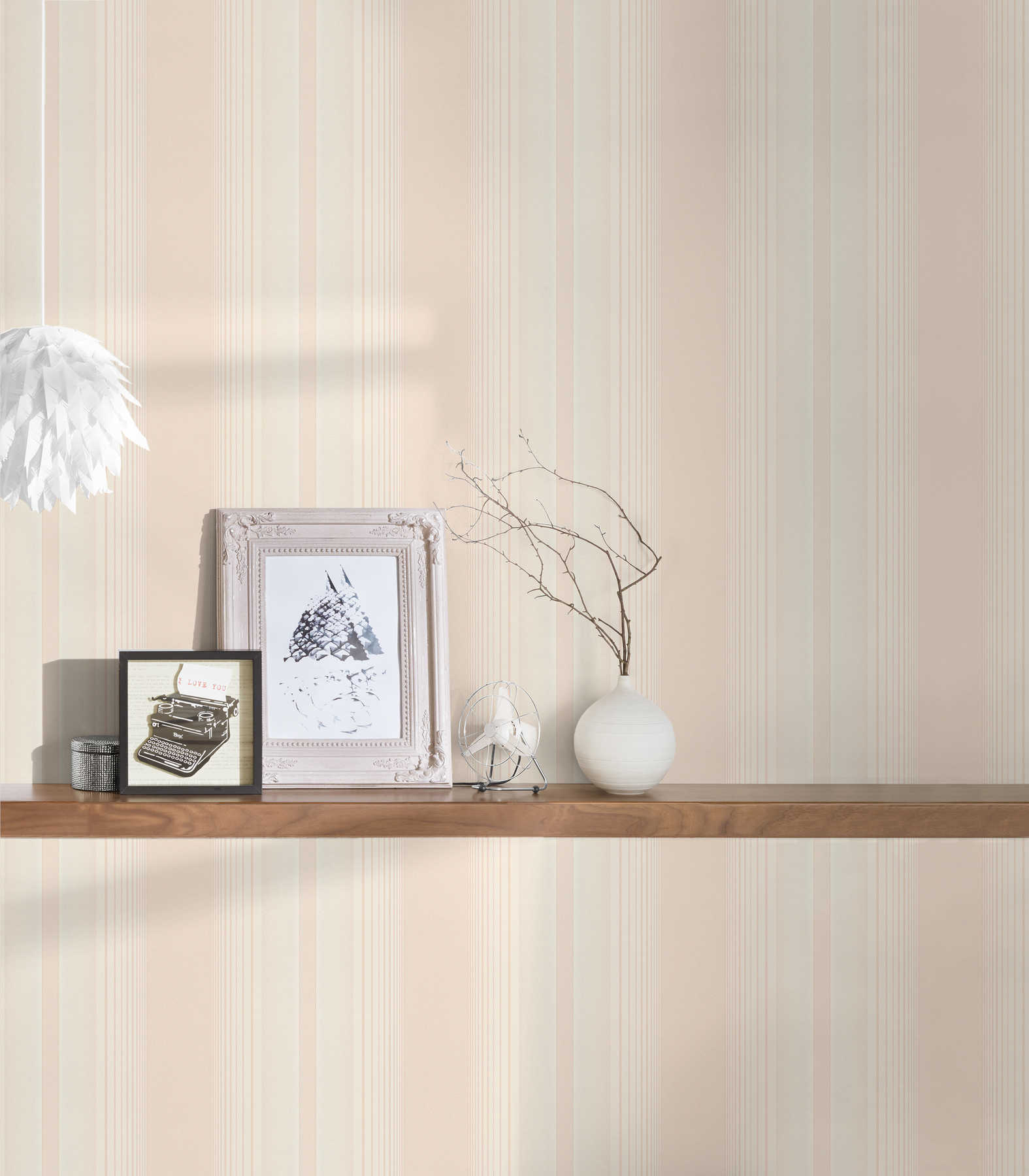             Stripes wallpaper with lined pattern - cream, pink
        