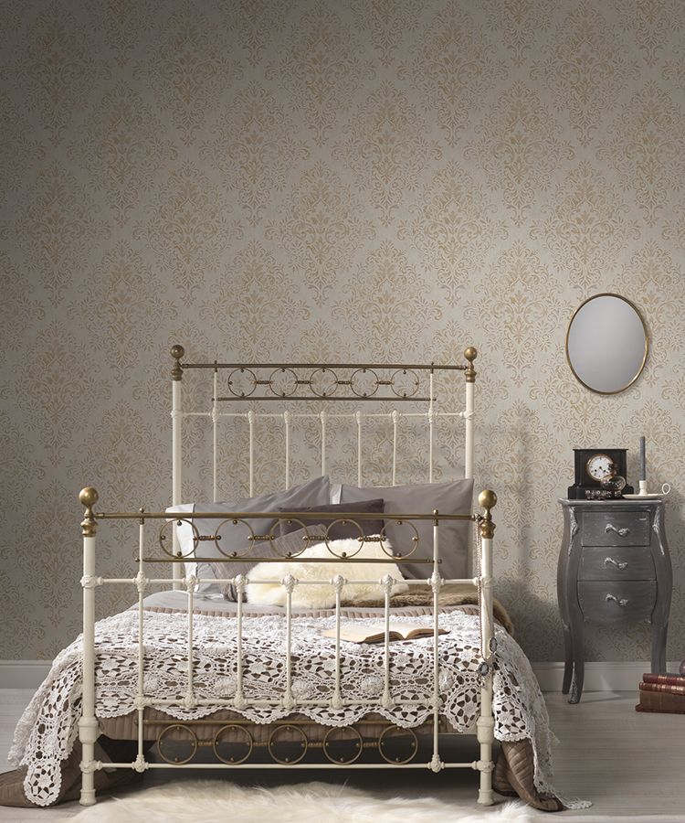 Baroque bedroom with metallic wallpaper AS339244