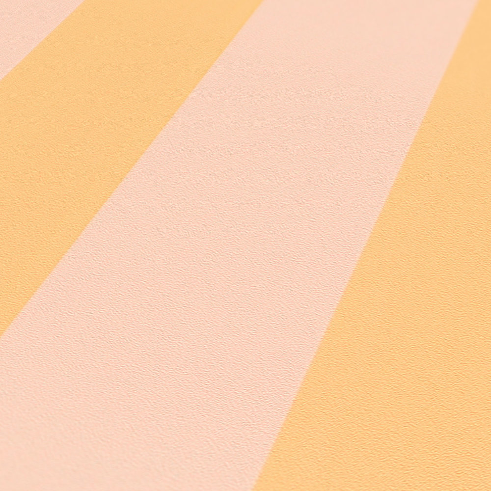             Vliesbehang met blokstrepen in zachte tinten - oranje, roze
        