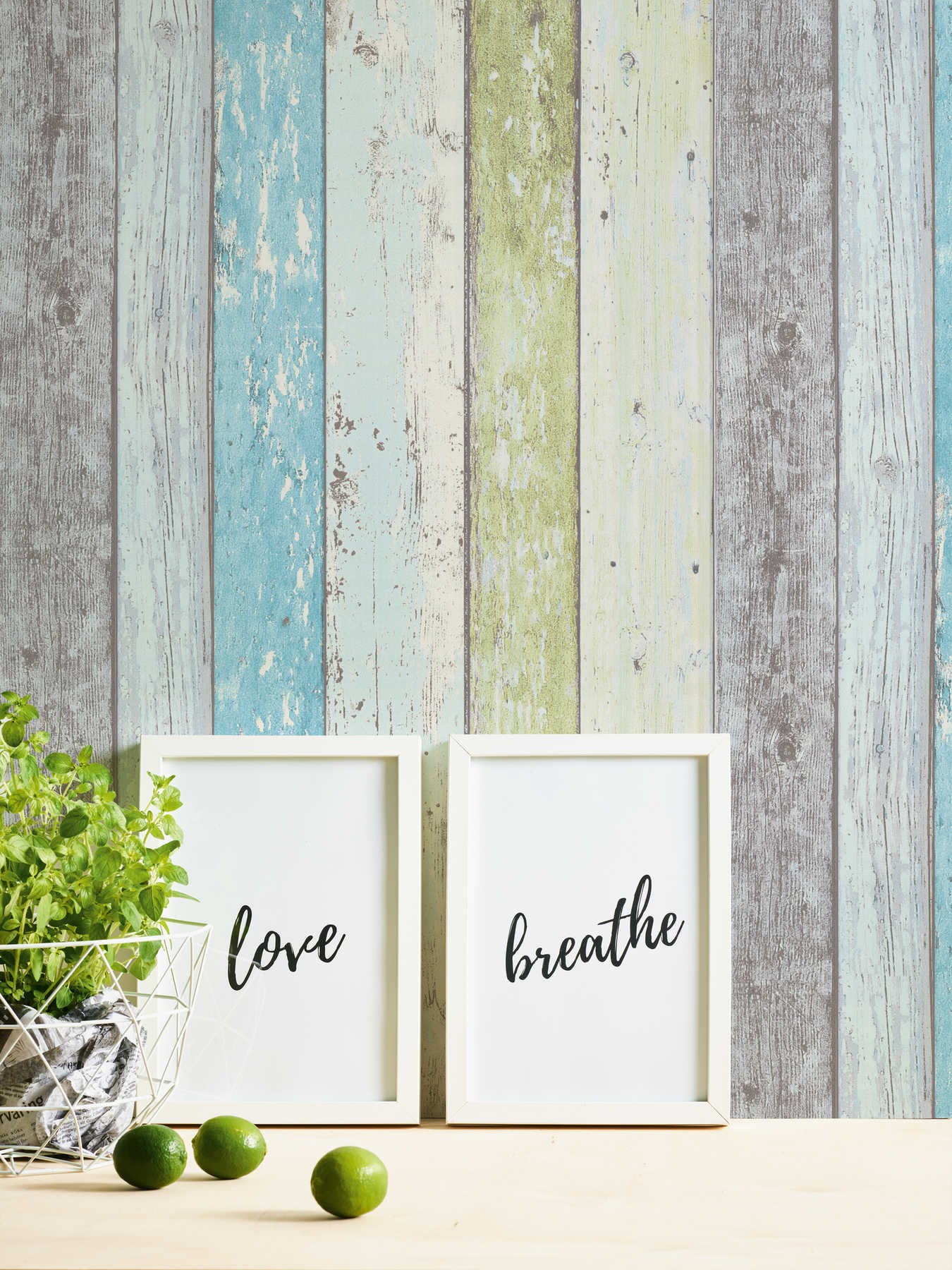             Papier peint bois avec aspect usé pour style vintage & maison de campagne - bleu, vert, blanc
        