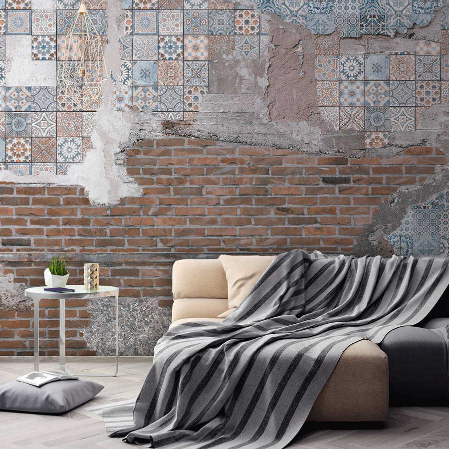Papier peint panoramique Mur de briques avec mosaïques enduites - marron, bleu, gris
