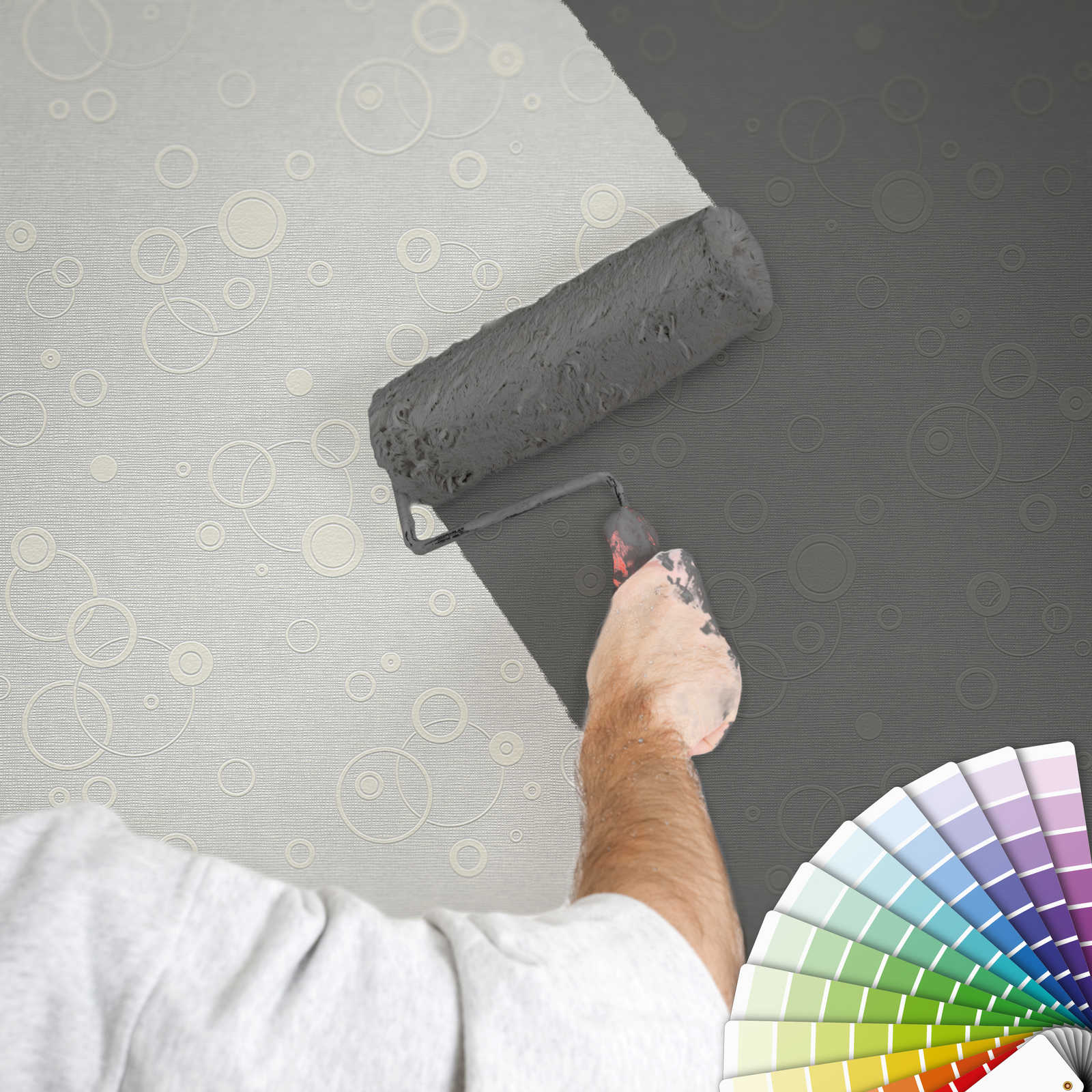             Paintable non-woven wallpaper with dot & circle pattern double wide - White
        