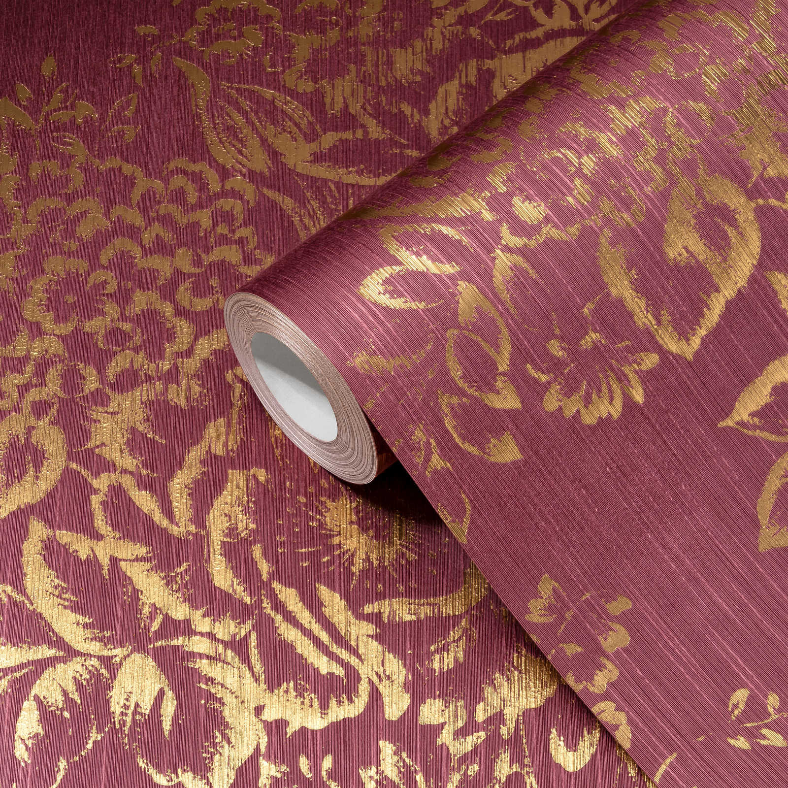             Textured wallpaper with golden floral pattern - gold, red
        