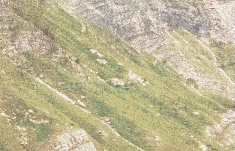             Dolomiti 2 - Papier peint Dolomites Photographie rétro dans une structure de papier buvard - bleu, vert | Intissé lisse mat
        