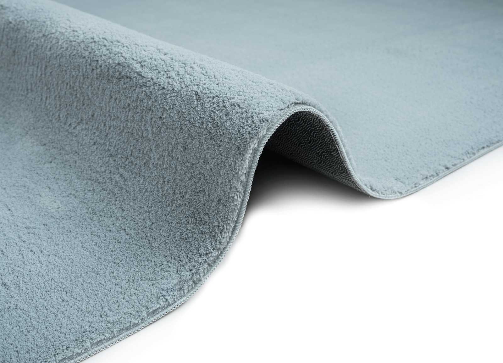             Fluffy high pile carpet in blue - 150 x 80 cm
        