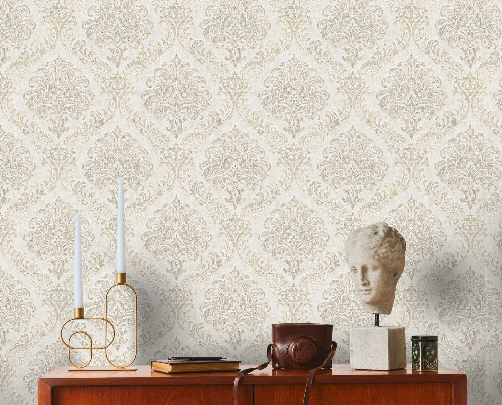             Baroque wallpaper with ornament & metallic look - white, silver, gold
        