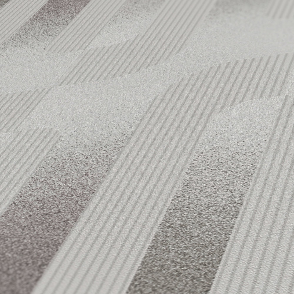             Grafisch behang met Reto patroon in grijs en zilver
        