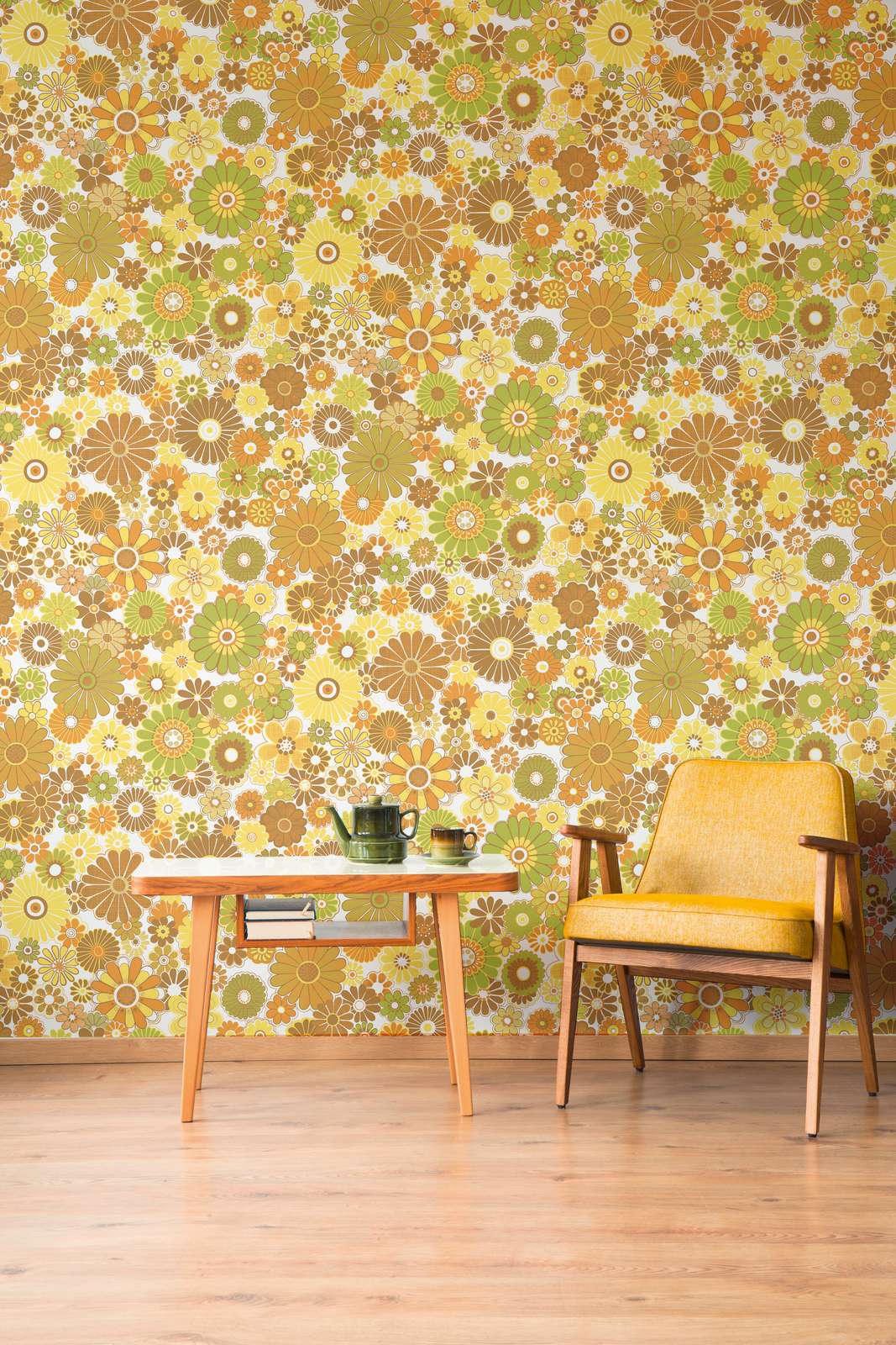             Floral retro wallpaper with light structure - yellow, green, brown
        