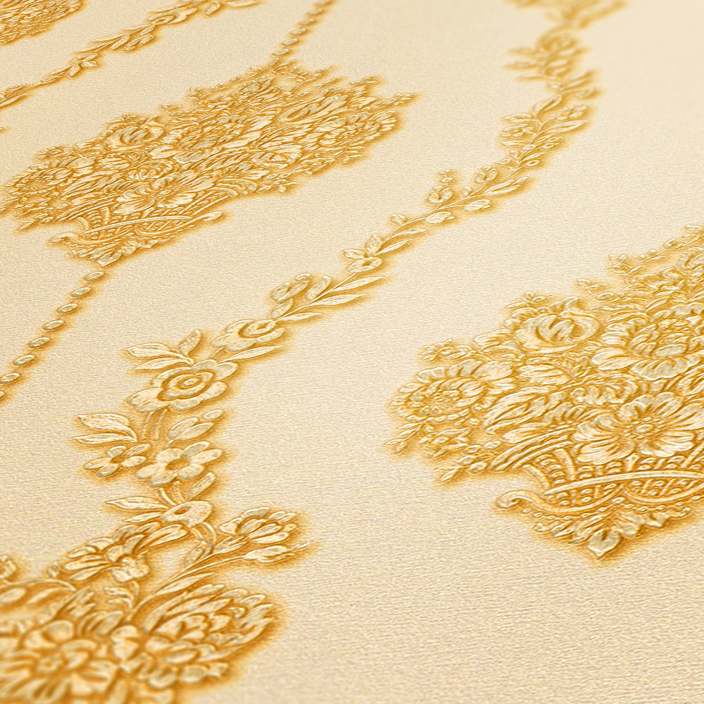             Ornamenteel behang met bloemenpatroon & ranken - crème, goud
        